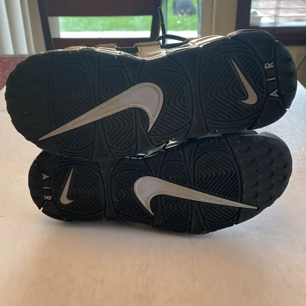 NIKE Kids More Uptempo Black/White Mid Tops Size 3Y